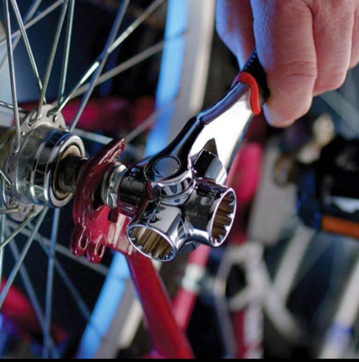 Universal Multi-Socket Wrench