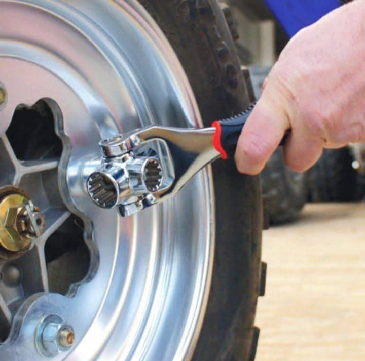 Universal Multi-Socket Wrench